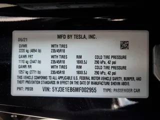 2021 Tesla Model 3 Long Range z VIN 5YJ3E1EB6MF002955, wystawiony jako Copart lot #59161255 z przebiegiem 32 183 mil mil oraz Szkoda całkowita • Salvage title. Historia ofert i sprzedaży dostępna na DreamBid. Obrazek 13.