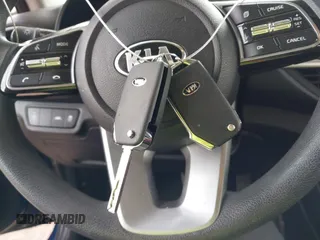 2020 Kia Forte LXS z VIN 3KPF24AD4LE223442, wystawiony jako IAAI lot #42026428 z przebiegiem 81 917 mil mil oraz . Historia ofert i sprzedaży dostępna na DreamBid. Obrazek 11.
