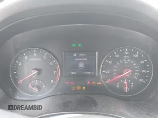2017 Kia Cadenza Premium z VIN KNALC4J10H5068135, wystawiony jako IAAI lot #42215872 z przebiegiem 111 381 mil mil oraz . Historia ofert i sprzedaży dostępna na DreamBid. Obrazek 7.