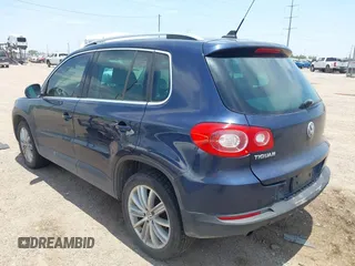 2011 Volkswagen Tiguan SEL с VIN WVGBV7AX4BW506165, выставлен на аукционе IAAI как лот 42256905 с пробегом 171 047 миль миль и . История ставок и продаж доступна на DreamBid. Изображение 3.