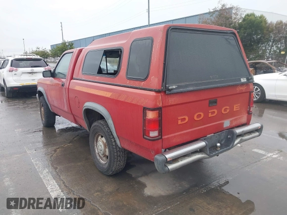 1991 Dodge Dakota z VIN 1B7GG66Y7MS210454, wystawiony jako IAAI lot #41778373 z przebiegiem 151 112 mil mil oraz . Historia ofert i sprzedaży dostępna na DreamBid. Obrazek 3.