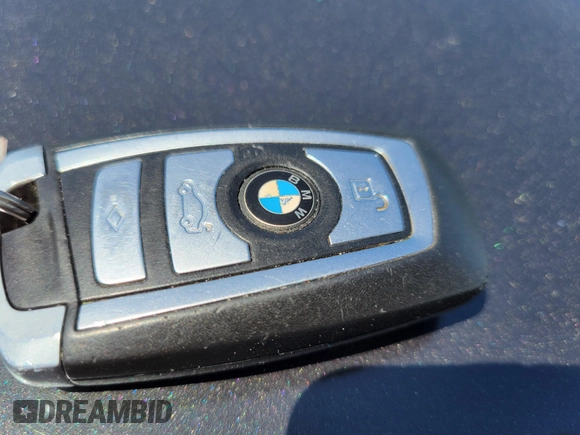 2011 BMW 7 Series 750Li xDrive с VIN WBAKC8C53BC432134, выставлен на аукционе IAAI как лот 42031980 с пробегом 178 018 миль миль и . История ставок и продаж доступна на DreamBid. Изображение 11.