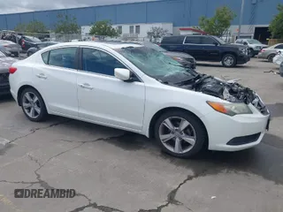 2014 Acura ILX with VIN 19VDE1F34EE000679, listed as a IAAI auction lot 41799014 with 136,514 mi miles. Bid and sale history available at carsss.com. Image 1.
