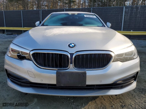 2019 BMW 5 Series 530i xDrive with VIN WBAJA7C55KWW18641, listed as a Copart auction lot 42586165 with 60,675 mi miles and Salvage Title. Bid and sale history available at carsss.com. Image 5.