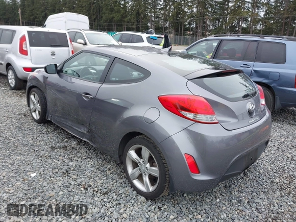 2012 Hyundai Veloster w/Gray Int z VIN KMHTC6AD7CU037130, wystawiony jako IAAI lot #41778588 z przebiegiem 125 549 mil mil oraz . Historia ofert i sprzedaży dostępna na DreamBid. Obrazek 3.