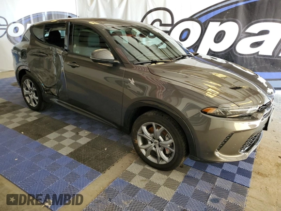 2024 Dodge Hornet R/T with VIN ZACPDFCW7R3A15681, listed as a Copart auction lot 75012674 with 16,812 mi miles and Salvage Title. Bid and sale history available at carsss.com. Image 4.
