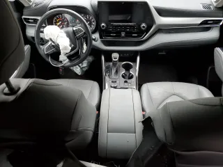 2022 Toyota Highlander Platinum with VIN 5TDFZRBH2NS219473, listed as a Copart auction lot 84596864 with 19,557 mi miles and Salvage Title. Bid and sale history available at carsss.com. Image 8.