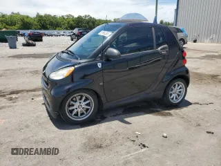 2009 Smart fortwo Passion z VIN WMEEK31X99K296913, wystawiony jako Copart lot #61491365 z przebiegiem 93 211 mil mil oraz Szkoda całkowita • Salvage title. Historia ofert i sprzedaży dostępna na DreamBid. Obrazek 1.