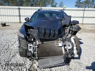2018 Jeep Cherokee Latitude with VIN 1C4PJLCB2JD604797, listed as a Copart auction lot 47785685 with Not Provided miles and Salvage Title. Bid and sale history available at carsss.com. Image 5.