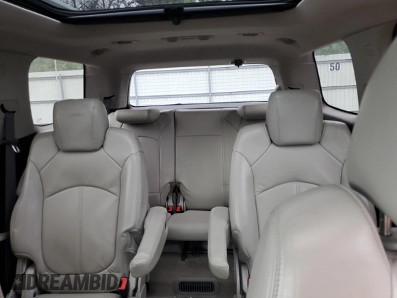 2010 GMC Acadia SLT1 z VIN 1GKLVMED8AJ135437, wystawiony jako Copart lot #59010535 z przebiegiem 101 589 mil mil oraz Czysty tytuł • Clean title. Historia ofert i sprzedaży dostępna na DreamBid. Obrazek 10.
