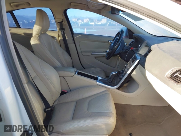 2013 Volvo S60 T5 Premier z VIN YV1612FS8D2207610, wystawiony jako IAAI lot #41752739 z przebiegiem Nie podano mil oraz . Historia ofert i sprzedaży dostępna na DreamBid. Obrazek 5.
