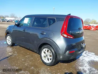 2021 Kia Soul X-Line with VIN KNDJ23AU2M7739644, listed as a IAAI auction lot 41961135 with 32,256 mi miles. Bid and sale history available at carsss.com. Image 3.