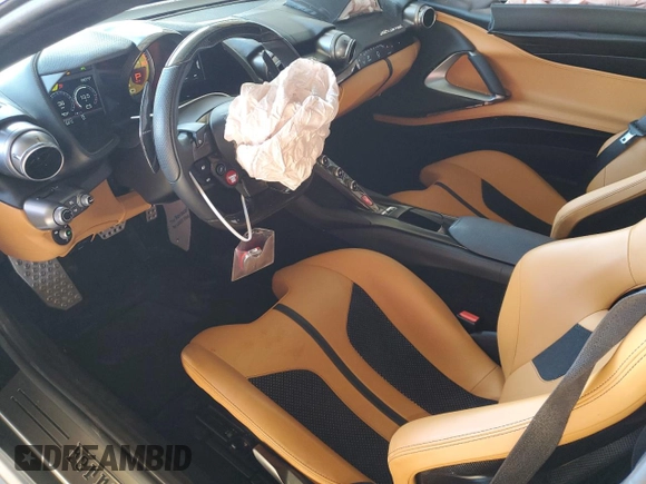 2020 Ferrari 812 z VIN ZFF83CLA6L0252213, wystawiony jako Copart lot #85585314 z przebiegiem 4 525 mil mil oraz Szkoda całkowita • Salvage title. Historia ofert i sprzedaży dostępna na DreamBid. Obrazek 8.