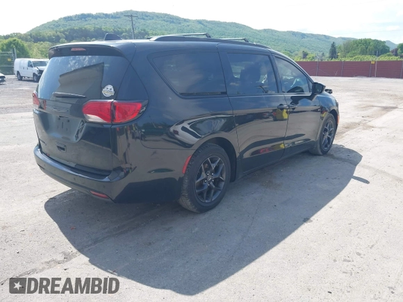 2018 Chrysler Pacifica Touring L Plus z VIN 2C4RC1EG3JR261737, wystawiony jako IAAI lot #42212110 z przebiegiem 28 494 mil mil oraz . Historia ofert i sprzedaży dostępna na DreamBid. Obrazek 4.