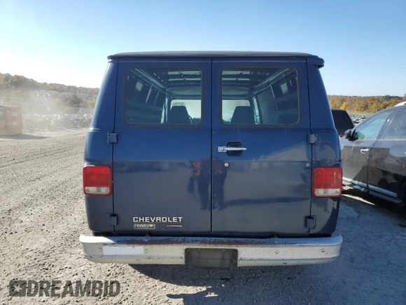 1988 Chevrolet Chevy Van z VIN 1GCEG25H5J7124768, wystawiony jako Copart lot #76781664 z przebiegiem 86 588 mil mil oraz Tytuł czysty. Historia ofert i sprzedaży dostępna na DreamBid. Obrazek 6.