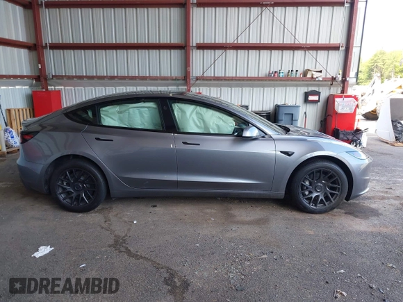 2025 Tesla Model 3 Long Range with VIN 5YJ3E1EB4SF943771, listed as a IAAI auction lot 42330181 with 3,533 mi miles and . Bid and sale history available at DreamBid. Image 12.