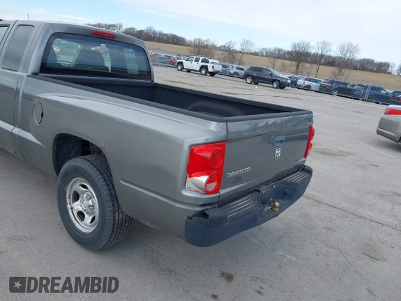 2008 Dodge Dakota ST with VIN 1D7HE22K28S513299, listed as a IAAI auction lot 41855012 with 175,765 mi miles and . Bid and sale history available at carsss.com. Image 6.