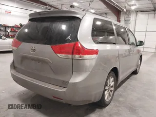 2011 Toyota Sienna XLE z VIN 5TDDK3DC4BS003792, wystawiony jako IAAI lot #41762481 z przebiegiem 201 051 mil mil oraz . Historia ofert i sprzedaży dostępna na DreamBid. Obrazek 4.