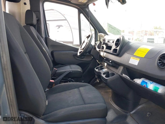 2019 Mercedes-Benz Sprinter Cargo Van with VIN WD4PF1CD6KP121116, listed as a IAAI auction lot 40745605 with 131,286 mi miles. Bid and sale history available at carsss.com. Image 5.