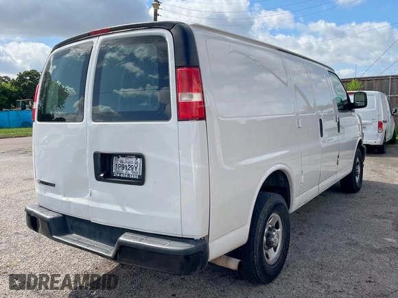 2019 Chevrolet Express Cargo with VIN 1GCWGAFP8K1370612, listed as a Copart auction lot 62214645 with 104,484 mi miles and Clean title. Bid and sale history available at DreamBid. Image 4.