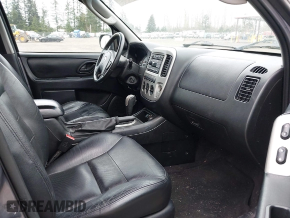 2007 Ford Escape Limited with VIN 1FMCU94147KA30136, listed as a IAAI auction lot 41896592 with 196,340 mi miles. Bid and sale history available at carsss.com. Image 5.