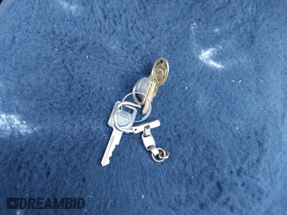 1988 Cadillac Fleetwood z VIN 1G6CB5153J4265796, wystawiony jako IAAI lot #42129869 z przebiegiem 63 756 mil mil oraz . Historia ofert i sprzedaży dostępna na DreamBid. Obrazek 11.