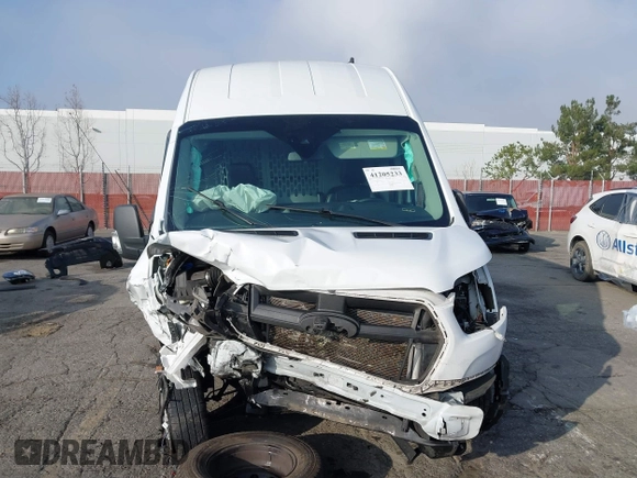 2021 Ford Transit Cargo z VIN 1FTBR3X82MKA18067, wystawiony jako IAAI lot #41205233 z przebiegiem 48 391 mil mil oraz . Historia ofert i sprzedaży dostępna na DreamBid. Obrazek 13.
