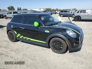 2018 MINI Hardtop Cooper with VIN WMWXP5C54J2G64015, listed as a Copart auction lot 61866865 with 32,927 mi miles and Salvage title. Bid and sale history available at DreamBid. Image 4.