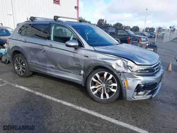 2020 Volkswagen Tiguan SEL Premium R-Line with VIN 3VV4B7AX3LM026062, listed as a IAAI auction lot 41590875 with 50,036 mi miles. Bid and sale history available at carsss.com. Image 1.