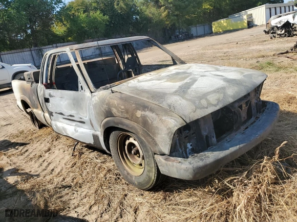 2003 Chevrolet S-10 LS with VIN 1GCCS19XX38270971, listed as a Copart auction lot 75619614 with 0 mi miles and Non Repairable. Bid and sale history available at carsss.com. Image 4.