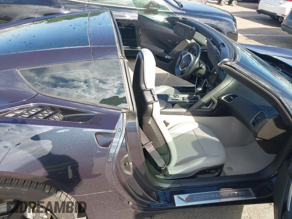 2015 Chevrolet Corvette 1LT z VIN 1G1YB2D74F5103152, wystawiony jako IAAI lot #42206302 z przebiegiem 50 260 mil mil oraz . Historia ofert i sprzedaży dostępna na DreamBid. Obrazek 21.