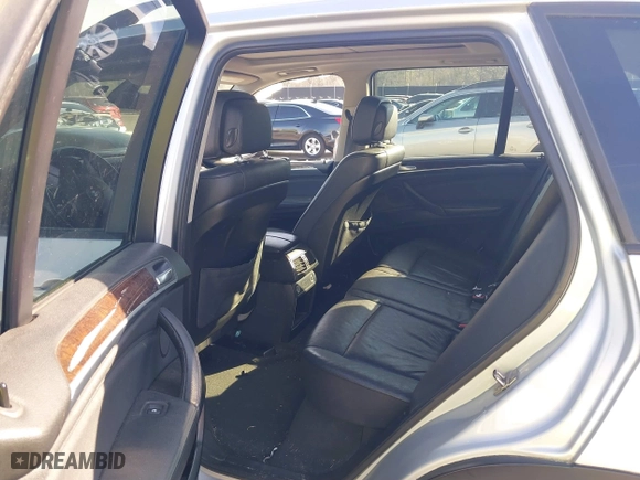 2011 BMW X5 35i with VIN 5UXZV4C5XBL412661, listed as a IAAI auction lot 41810470 with 168,470 mi miles. Bid and sale history available at carsss.com. Image 8.