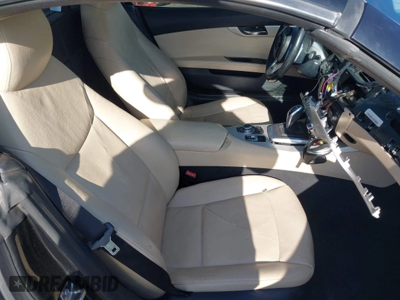2012 BMW Z4 sDrive28i z VIN WBALL5C56CE716558, wystawiony jako IAAI lot #42065347 z przebiegiem 93 438 mil mil oraz . Historia ofert i sprzedaży dostępna na DreamBid. Obrazek 7.