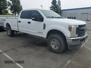 2018 Ford F-250 XL z VIN 1FT7W2BT6JEC26399, wystawiony jako Copart lot #55043405 z przebiegiem 145 554 mil mil oraz Szkoda całkowita • Salvage title. Historia ofert i sprzedaży dostępna na DreamBid. Obrazek 4.