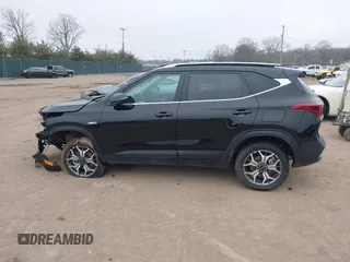 2023 Kia Seltos EX z VIN KNDERCAA9P7468220, wystawiony jako IAAI lot #38660032 z przebiegiem 13 077 mil mil oraz . Historia ofert i sprzedaży dostępna na DreamBid. Obrazek 14.