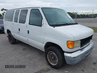 2007 Ford Econoline Passenger XL with VIN 1FBNE31L87DA19792, listed as a IAAI auction lot 41303532 with 71,444 mi miles. Bid and sale history available at carsss.com. Image 1.