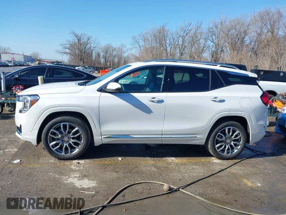 2024 GMC Terrain Denali with VIN 3GKALXEG8RL375892, listed as a IAAI auction lot 41489464 with 2,427 mi miles and . Bid and sale history available at DreamBid. Image 14.