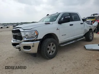 2024 Ram 2500 Big Horn z VIN 3C6UR5DL3RG176923, wystawiony jako Copart lot #51490145 z przebiegiem 73 255 mil mil oraz Szkoda całkowita • Salvage title. Historia ofert i sprzedaży dostępna na DreamBid. Obrazek 1.
