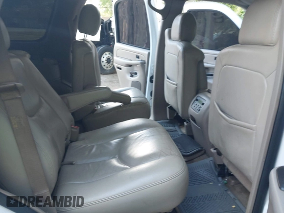 2006 Chevrolet Tahoe Z71 with VIN 1GNEK13Z96R128040, listed as a IAAI auction lot 41930759 with 318,153 mi miles. Bid and sale history available at carsss.com. Image 8.