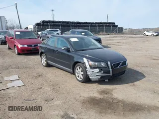 2007 Volvo S40 2.4L with VIN YV1MS382372252370, listed as a IAAI auction lot 41779534 with 105,711 mi miles. Bid and sale history available at carsss.com. Image 1.