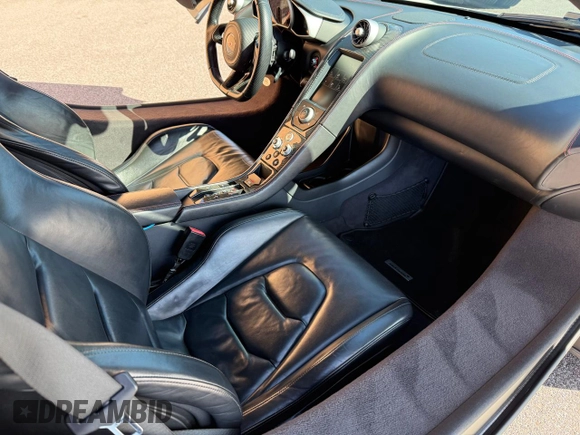 2016 McLaren 650S z VIN SBM11FAAXGW005605, wystawiony jako Copart lot #53181285 z przebiegiem 16 800 mil mil oraz Tytuł czysty. Historia ofert i sprzedaży dostępna na DreamBid. Obrazek 6.