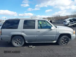 1999 GMC Denali z VIN 1GKEK13R7XR903255, wystawiony jako IAAI lot #41496032 z przebiegiem 233 645 mil mil oraz . Historia ofert i sprzedaży dostępna na DreamBid. Obrazek 6.