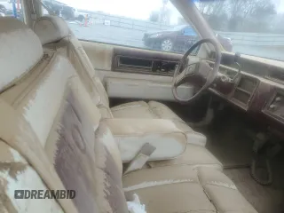1987 Cadillac DeVille z VIN 1G6CD1181H4318101, wystawiony jako Copart lot #75354324 z przebiegiem Nie podano mil oraz Szkoda całkowita • Salvage title. Historia ofert i sprzedaży dostępna na DreamBid. Obrazek 7.