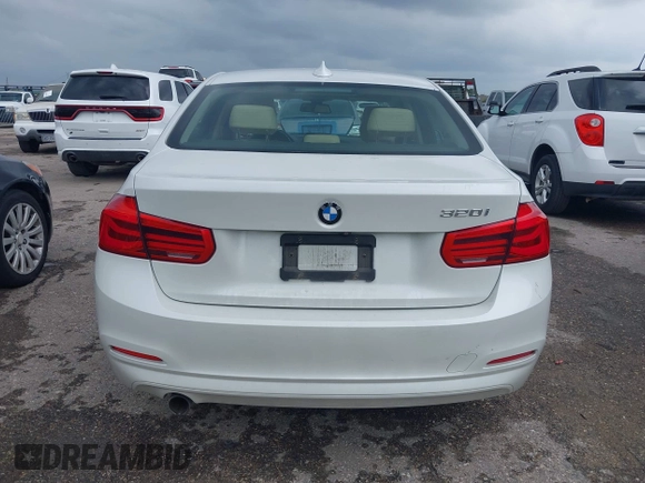 2018 BMW 3 Series 320i z VIN WBA8E1G53JNU90270, wystawiony jako IAAI lot #42183837 z przebiegiem 90 106 mil mil oraz . Historia ofert i sprzedaży dostępna na DreamBid. Obrazek 16.