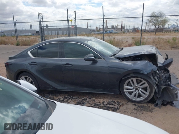 2021 Lexus IS 300 z VIN JTHC81F21M5046836, wystawiony jako IAAI lot #42191966 z przebiegiem 41 806 mil mil oraz . Historia ofert i sprzedaży dostępna na DreamBid. Obrazek 13.
