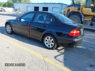 2003 BMW 3 Series 325i z VIN WBAEV33433KL83025, wystawiony jako IAAI lot #42392152 z przebiegiem 170 670 mil mil oraz . Historia ofert i sprzedaży dostępna na DreamBid. Obrazek 3.