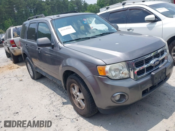 2010 Ford Escape XLT z VIN 1FMCU9DG3AKA55265, wystawiony jako IAAI lot #42414416 z przebiegiem 196 168 mil mil oraz . Historia ofert i sprzedaży dostępna na DreamBid. Obrazek 1.