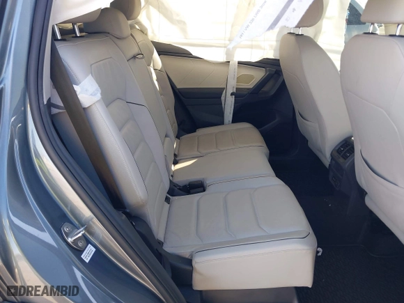 2019 Volkswagen Tiguan SEL Premium with VIN 3VV4B7AX6KM086321, listed as a IAAI auction lot 41121116 with 77,646 mi miles. Bid and sale history available at carsss.com. Image 8.