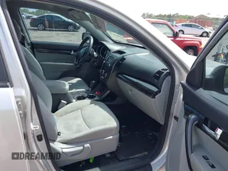 2012 Kia Sorento LX with VIN 5XYKT4A29CG250228, listed as a IAAI auction lot 42082870 with 171,727 mi miles. Bid and sale history available at carsss.com. Image 5.