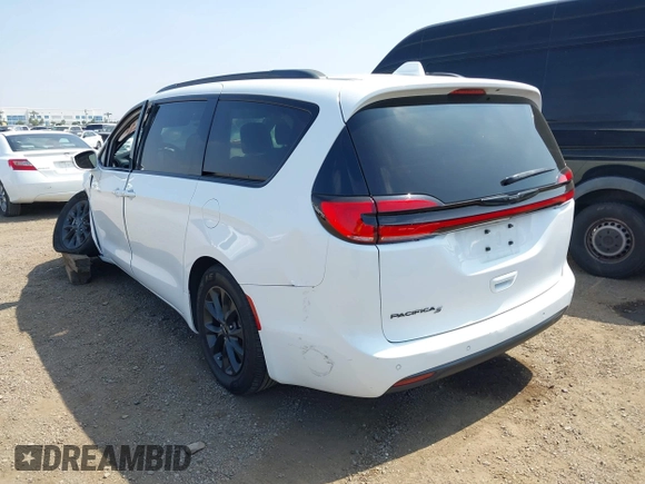 2021 Chrysler Pacifica Touring with VIN 2C4RC1FG7MR605587, listed as a IAAI auction lot 42329028 with 111,305 mi miles and . Bid and sale history available at DreamBid. Image 3.